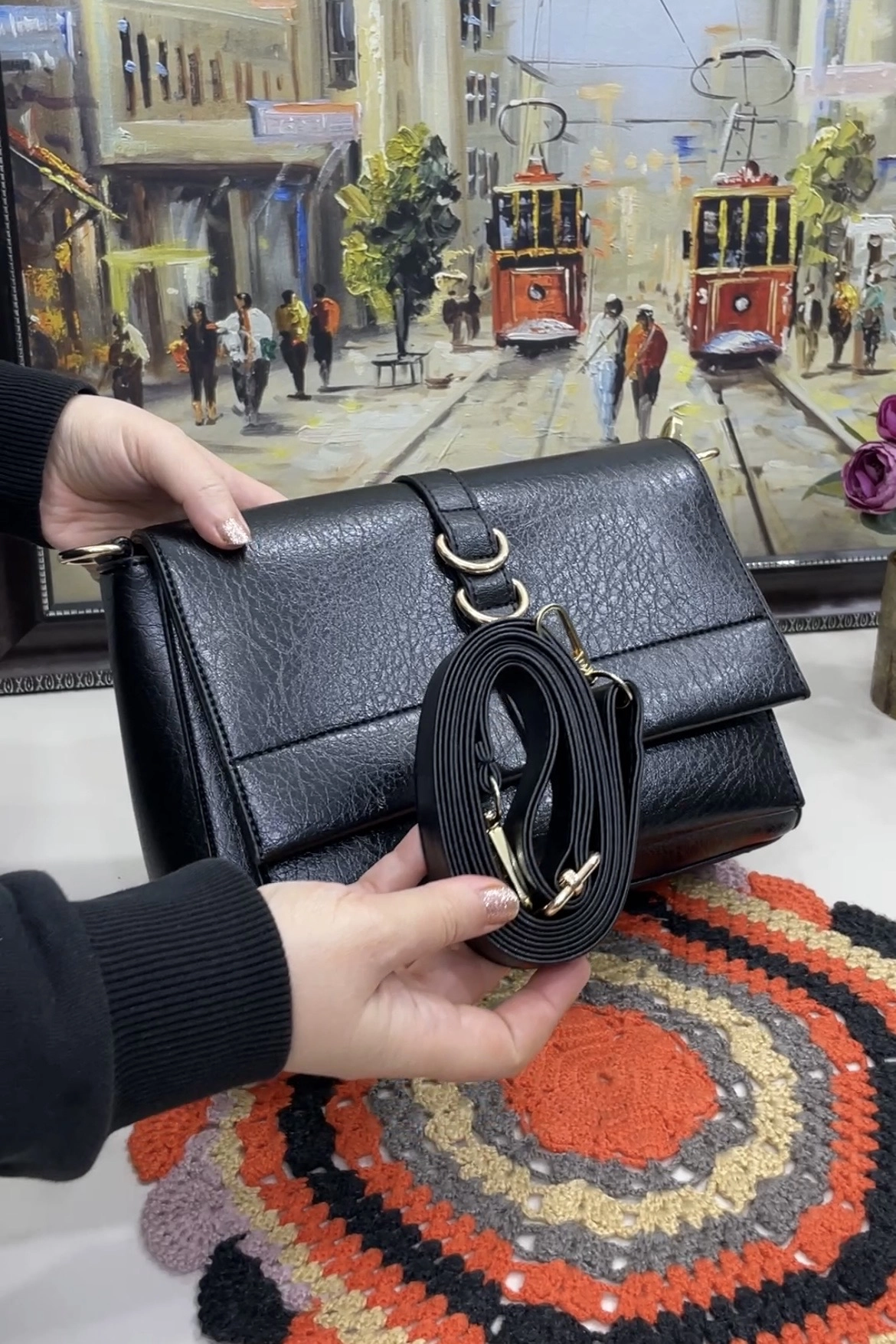 Livya 3 Bölmeli Kapaklı Kadın Çapraz Çantası