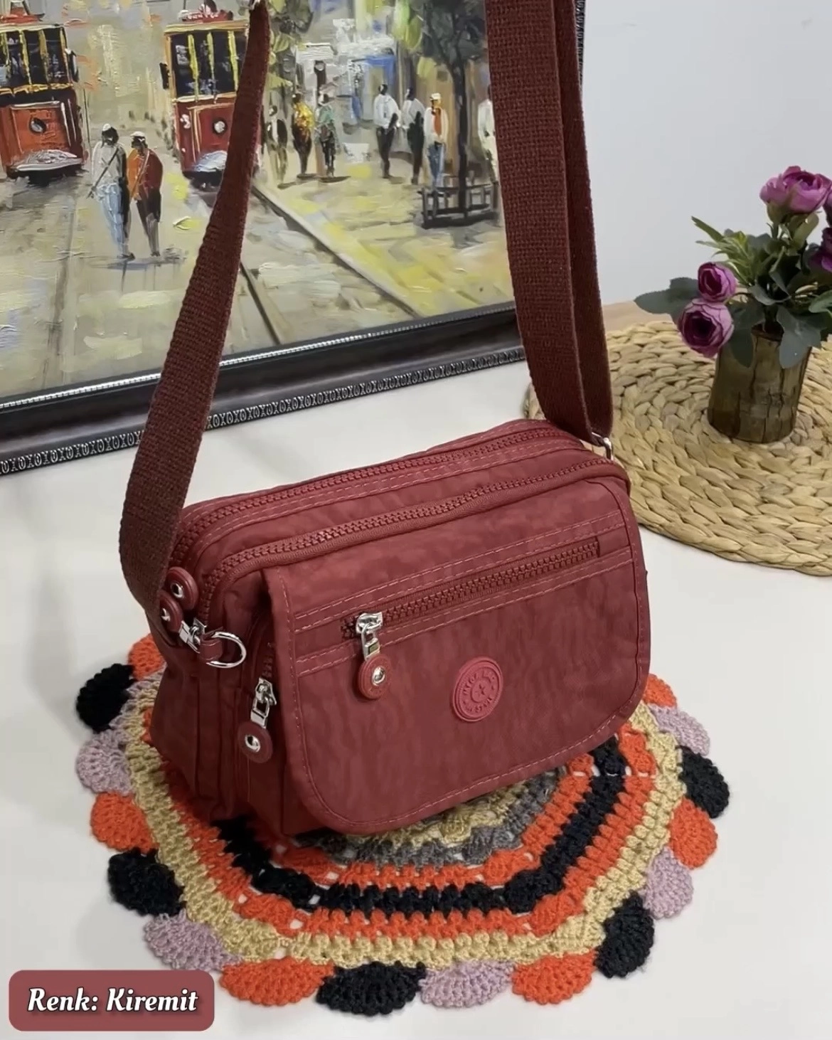 Garsia 8 Bölmeli Kapaklı Çapraz Kadın Çantası